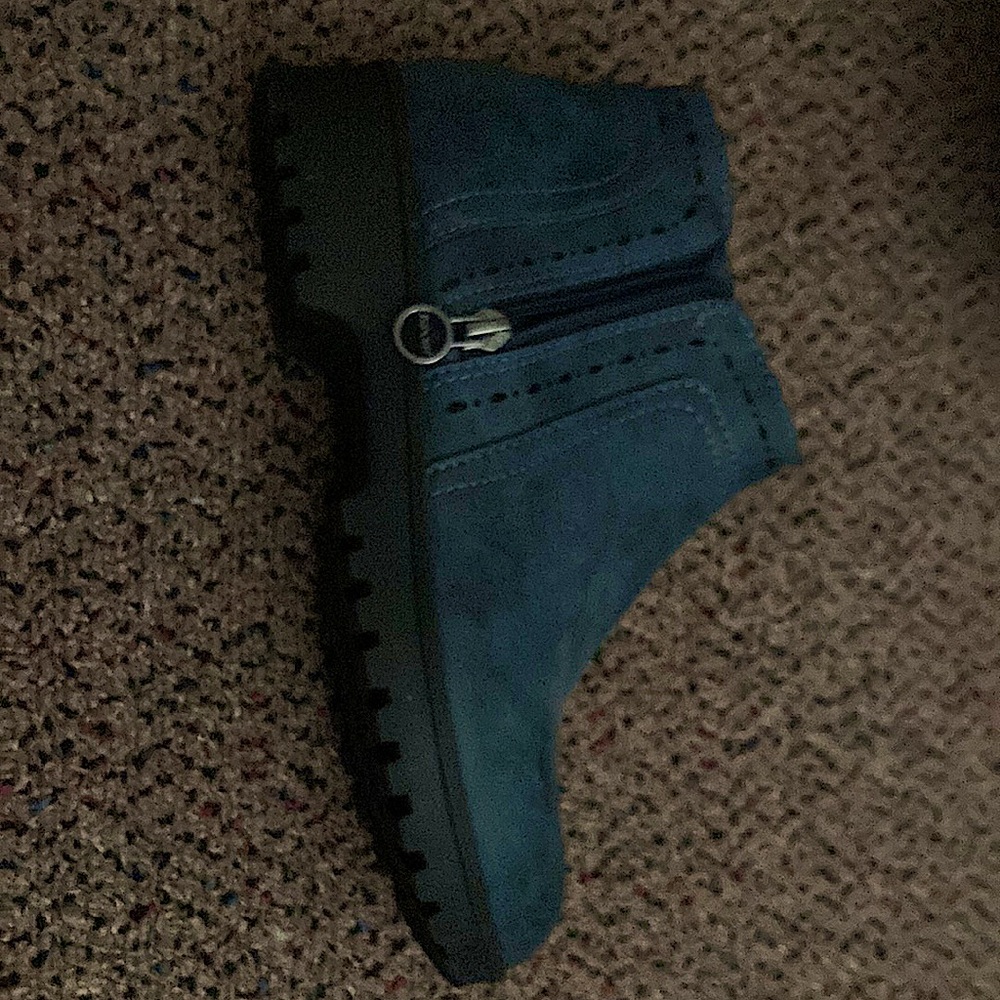 Blue dress shoes